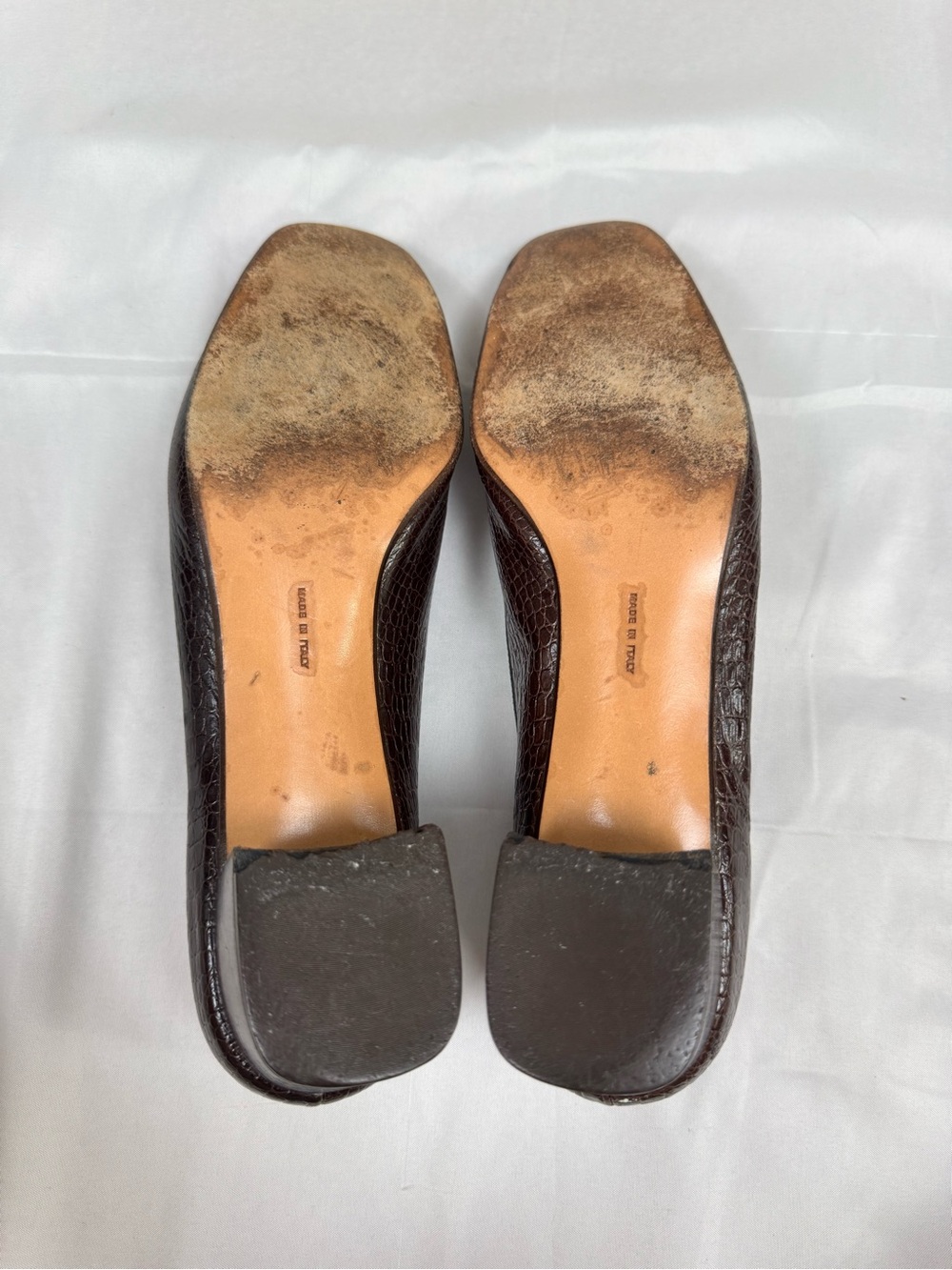 Salvatore Ferragamo Brown Croc Embossed Leather Pumps Heels Gold Logo 9 Italy - Picture 10 of 13